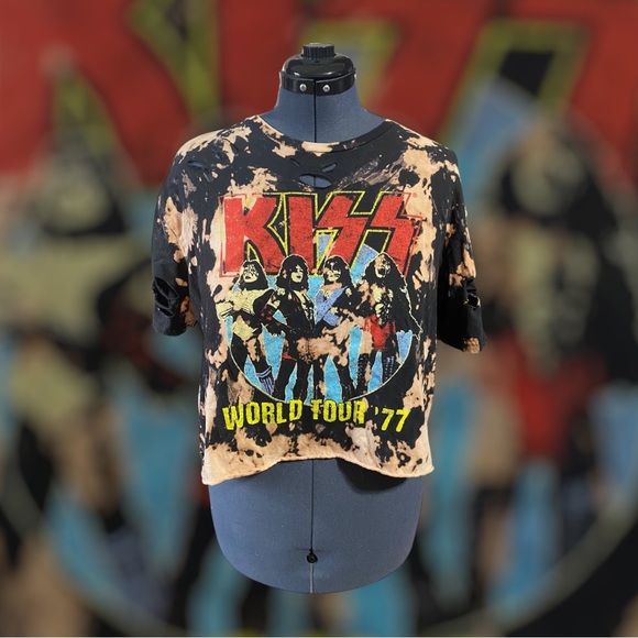 Kiss Tops - Kiss world Tour 77 band T-shirt short top short sleeve
